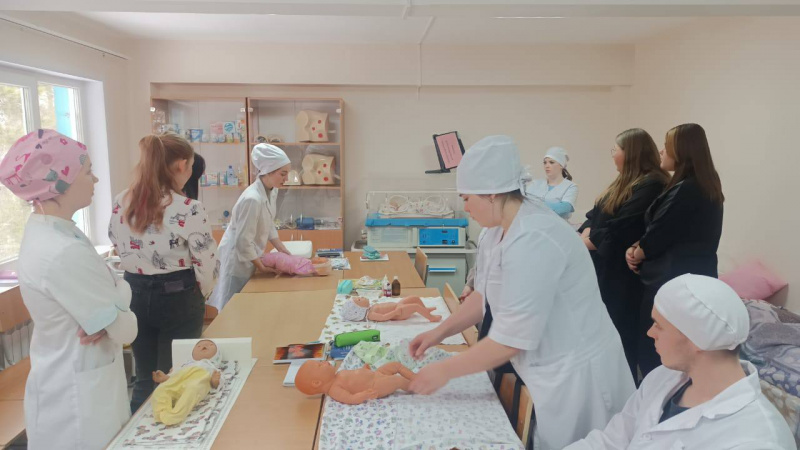школьникам из усть-уды провели профориентационную экскурсию в саянском медицинском колледже