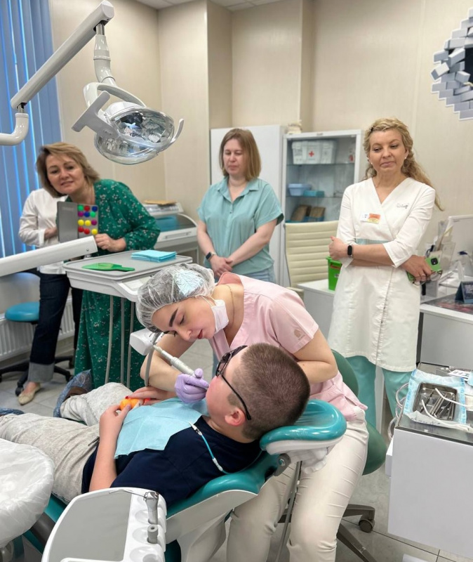 медицинские работники иркутской городской детской стоматологической поликлиники прошли обучение по оказанию стоматологической помощи детям с расстройствами психологического развития