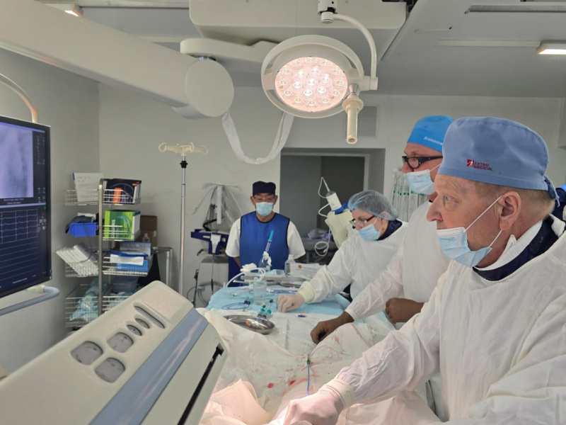 тысячную детскую эндоваскулярную операцию на сердце выполнили специалисты иокб